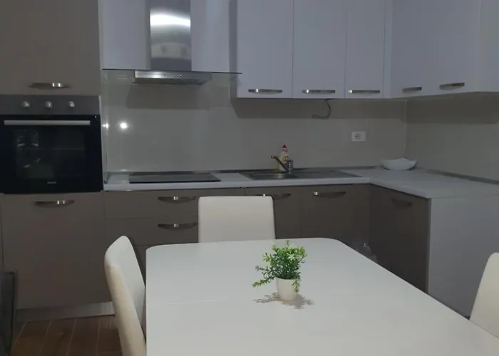 Flor De Mar Qerret Apartamento Golem (Tirana)
