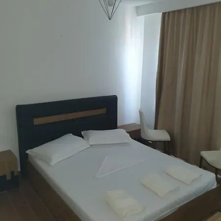 Flor De Mar Qerret * Golem (Tirana)